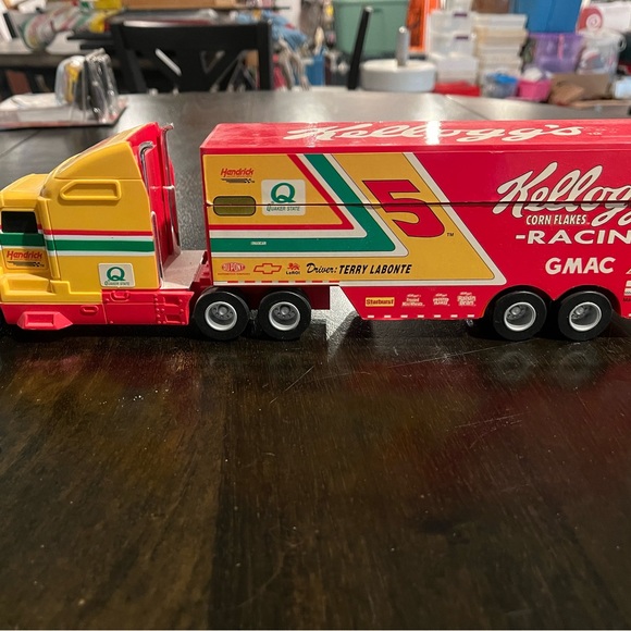 Nascar Other - Nascar Kellogg's Racing Truck - Red and Yellow